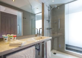 Holiday Inn LONDON - WEST by IHG 2