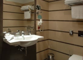 EA Hotel Downtown 4