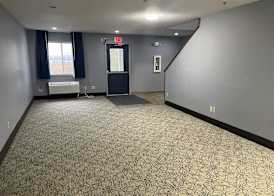 Days Inn & Suites by Wyndham Williamsburg IA North 2