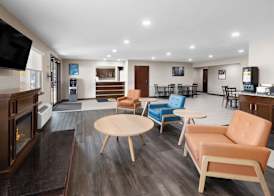 Super 8 by Wyndham Fairmont 3