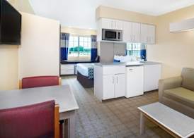 Microtel Inn and Suites Lafayette 4