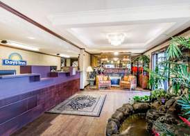 Days Inn by Wyndham Destin 4