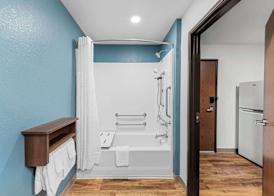 WoodSpring Suites Kansas City Airport 4