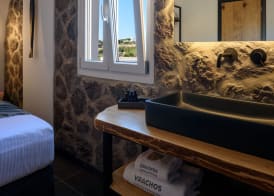 Vrachos Suites Mykonos 5