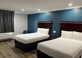Super 8 by Wyndham Mesa Downtown Near Convention Center 4