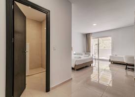 Bamboo Suites Hotel - Adults Only 3