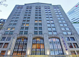 Hampton Inn and Suites Cincinnati - Downtown 2