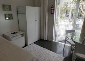 4 on Highworth Apartments and Studios 4