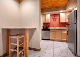 Mountain Edge Suites at Sunapee, an Ascend Collection Hotel 5