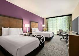 La Quinta Inn & Suites by Wyndham Burlington 4