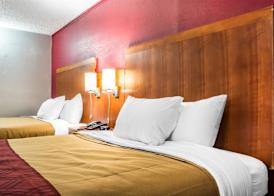 Econo Lodge Brockport 5