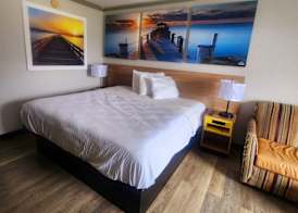 Days Inn by Wyndham Washington 4