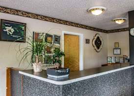 Econo Lodge Paw Paw 3