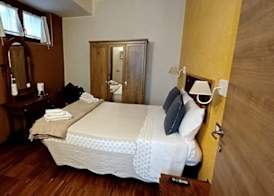 Aurelia Garden Gold B&B 3