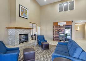 Comfort Suites Normal University area 4
