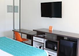 Howard Johnson by Wyndham San Diego Hotel Circle 5