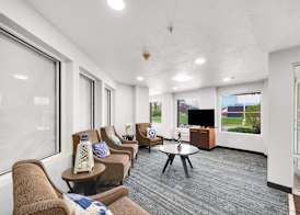 LakeWood Inn & Suites 3
