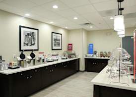 Hampton Inn & Suites Mount Laurel/Moorestown 5