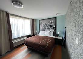 Super 8 by Wyndham Brooklyn Williamsburg 3
