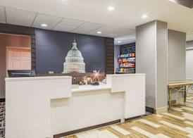 La Quinta Inn & Suites by Wyndham DC Metro Capital Beltway 4