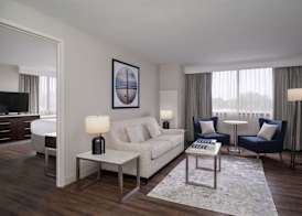 Delta Hotels by MarriottTM Jacksonville Deerwood 5