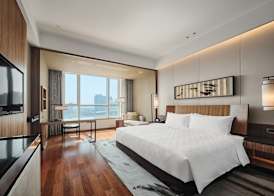 HUALUXE Ningbo Harbor City by IHG 3