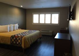 Super 8 by Wyndham National City Chula Vista 4