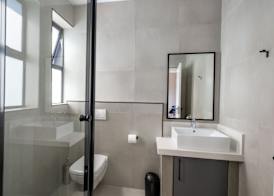 Inn & Out Plus Rosebank 5