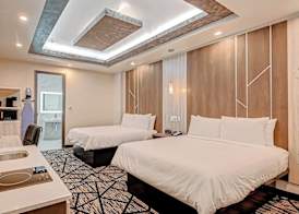 Comfeeni Inn and Suites 2