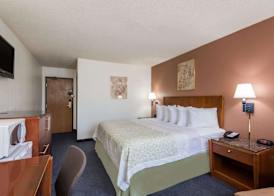 DAYS INN BY WYNDHAM GREENFIELD 2