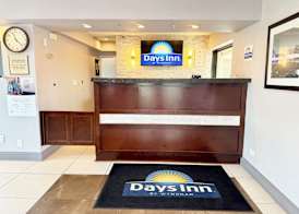 Days Inn by Wyndham St. Charles IL 3