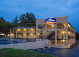 Howard Johnson by Wyndham College Park 5