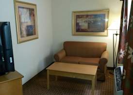 Holiday Inn Express & Suites JENKS by IHG 4
