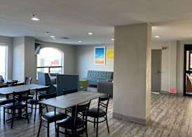 Days Inn by Wyndham Dallas Garland West 4