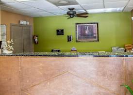 Econo Lodge Biltmore 3
