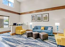Comfort Suites near I-80 and I-94 2