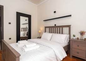 Modern Apartment in Athens Center, 10 mins walk to Plaka Historical Area 4
