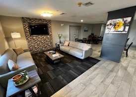 Super 8 by Wyndham Sealy 4