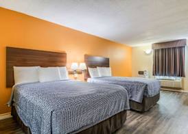 Econo Lodge At Six Flags 5