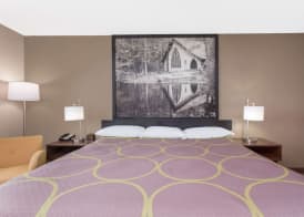 Super 8 by Wyndham Columbus Airport 5