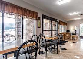 Econo Lodge Madison, AL 4