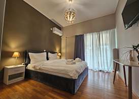 Homely Stay at Acropolis Museum 3