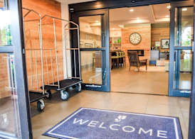 Country Inn & Suites by Radisson, Chester, VA 2