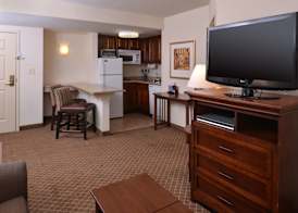 Staybridge Suites INDIANAPOLIS-AIRPORT by IHG 4