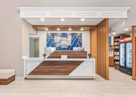 Holiday Inn Express & Suites BLOOMINGTON - NORMAL by IHG 5