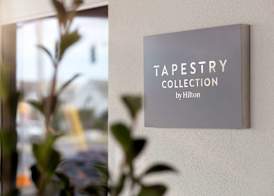 Fenwick Shores, Tapestry Collection by Hilton 3
