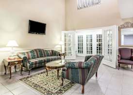 Super 8 by Wyndham Clinton 2