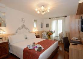 Unahotels Ala Venezia - Adults Only 5