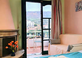 Dioskouroi Apts 3