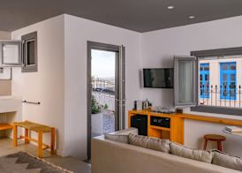 Lemon Suites Santorini 2